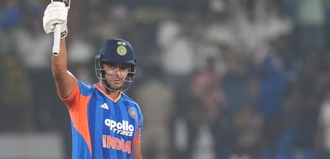 दुबे टी-20 वर्ल्डकप जीतने के बाद ट्रेन से मुंबई पहुंचे:अपर बर्थ पर छिपकर सफर किया, पत्नी ने TTE से पहचान छिपाई