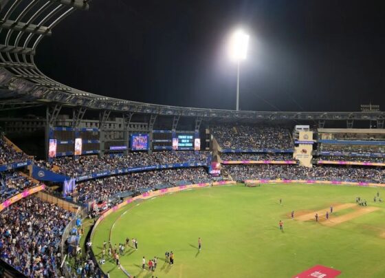 IPL गाइडलाइन- मैच के दिन प्रैक्टिस पर रोक:फिटनेस टेस्ट नहीं, जर्सी नंबर बदलने पर बताना होगा; ड्रेसिंग रूम में सिर्फ स्टाफ को एंट्री