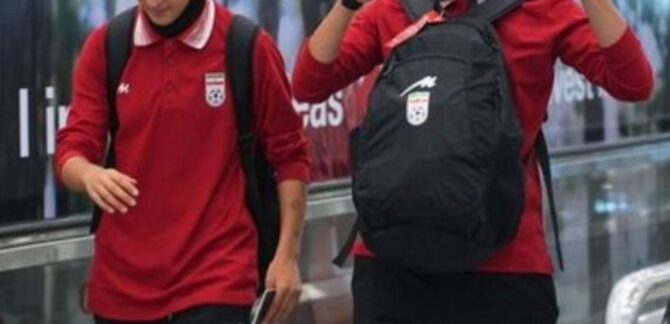 ईरान की महिला फुटबॉल टीम स्वदेश लौटी:2 प्लेयर्स ने ऑस्ट्रेलिया में शरण लेने का फैसला किया, एशिया कप में राष्ट्रगान नहीं गाया था