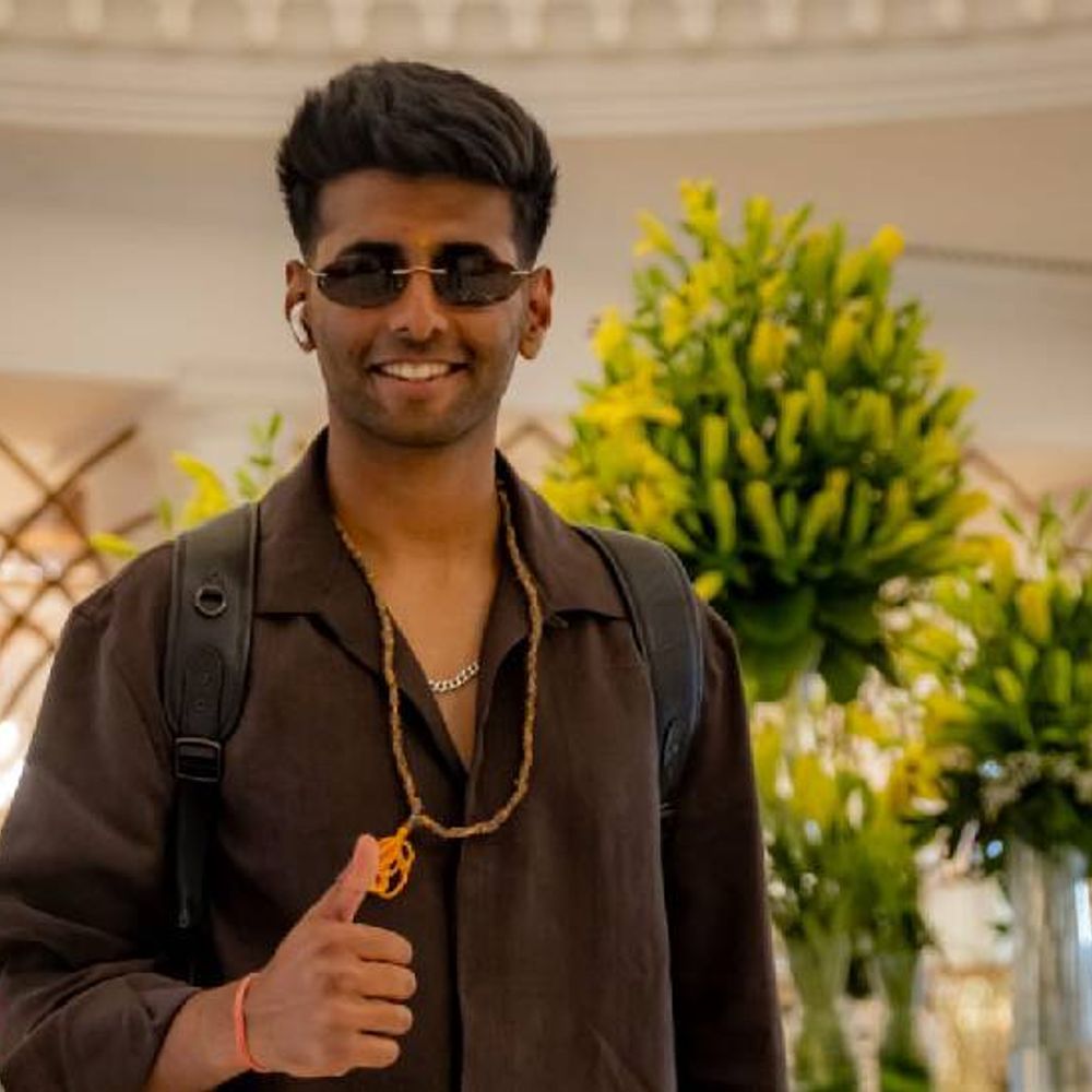 इकाना स्टेडियम में लगेगा एलएसजी का कैंप:तेज गेंदबाज मयंक यादव का तिलक माला पहनाकर स्वागत, 1 अप्रैल को पहला मैच