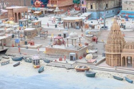 ‘वाराणसी’ के लिए राजामौली ने रची विशाल सिनेमाई दुनिया:रत्नेश्वर मंदिर से घाटों तक 6 एकड़ में बना ‘काशी’, बारीक डिटेलिंग के साथ बनवाए सेट