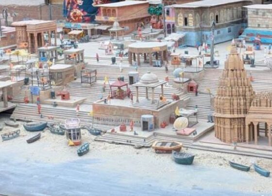 ‘वाराणसी’ के लिए राजामौली ने रची विशाल सिनेमाई दुनिया:रत्नेश्वर मंदिर से घाटों तक 6 एकड़ में बना ‘काशी’, बारीक डिटेलिंग के साथ बनवाए सेट