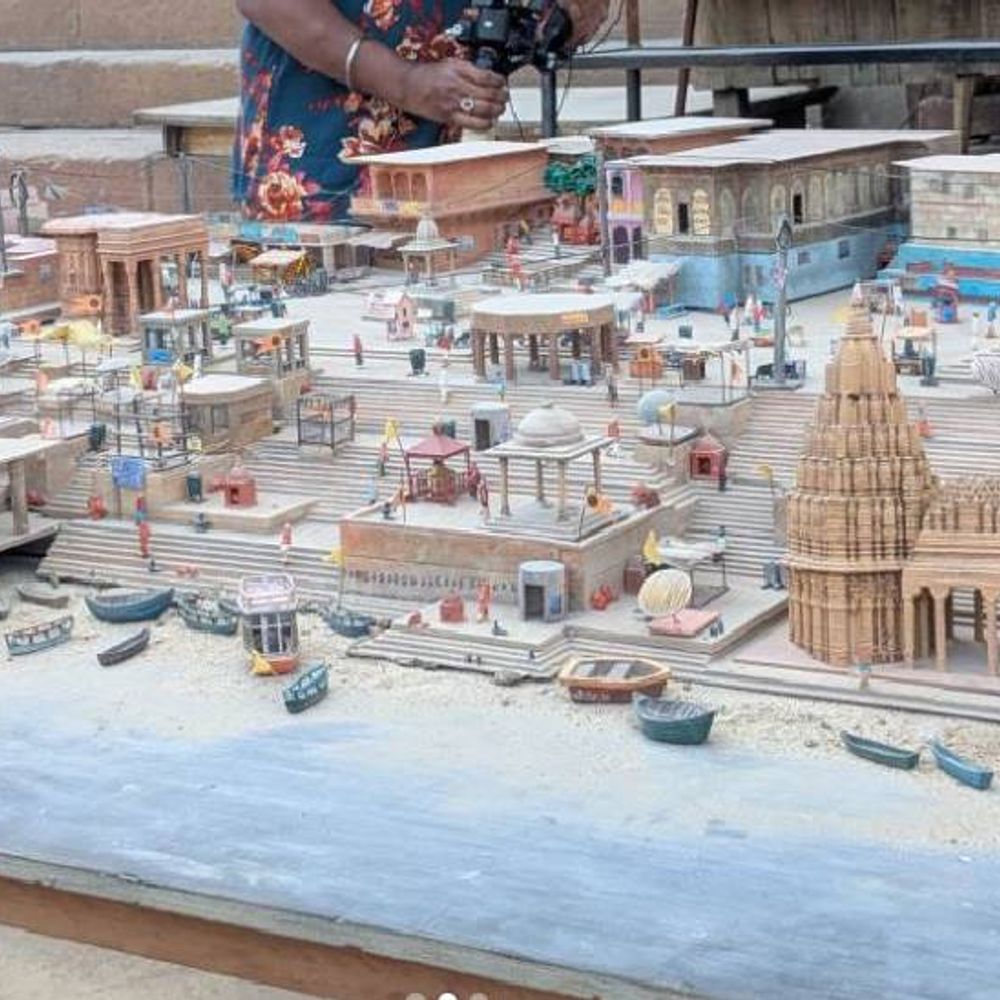 ‘वाराणसी’ के लिए राजामौली ने रची विशाल सिनेमाई दुनिया:रत्नेश्वर मंदिर से घाटों तक 6 एकड़ में बना ‘काशी’, बारीक डिटेलिंग के साथ बनवाए सेट