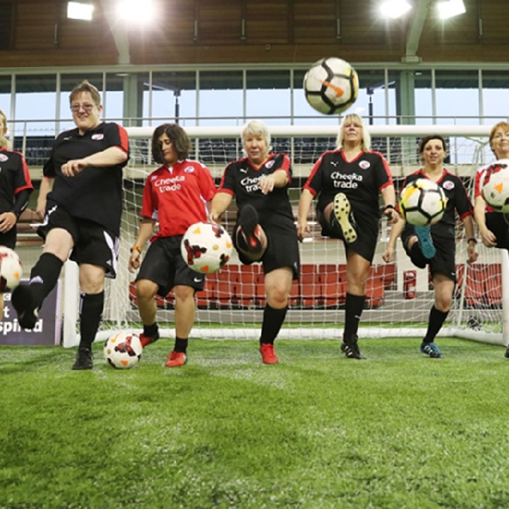 वेटरन विमंस क्लब- फुटबॉल की ‘खोई हुई’ पीढ़ी की वापसी:46 की उम्र में पहली बार पहनी किट तो छलके आंसू; खेलने से महरूम रहीं महिलाएं मैदान पर