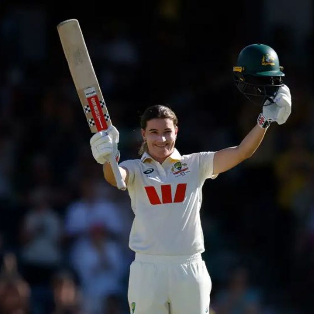 भारतीय विमेंस इकलौते टेस्ट में बड़ी हार के करीब:दूसरी पारी में 6 विकेट गंवाए; ऑस्ट्रेलिया ने पहली पारी में 323 रन बनाए थे