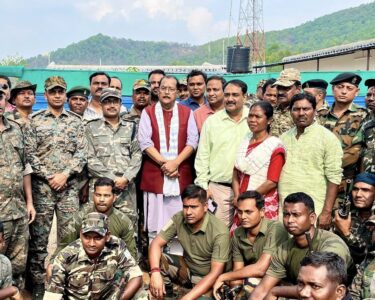 क्या झारखंड पूरी तरह नक्सल मुक्त हुआ? बुढ़ा पहाड़ पहुंचे मंत्री, बोले—अभी नहीं हटेंगे सुरक्षा बल