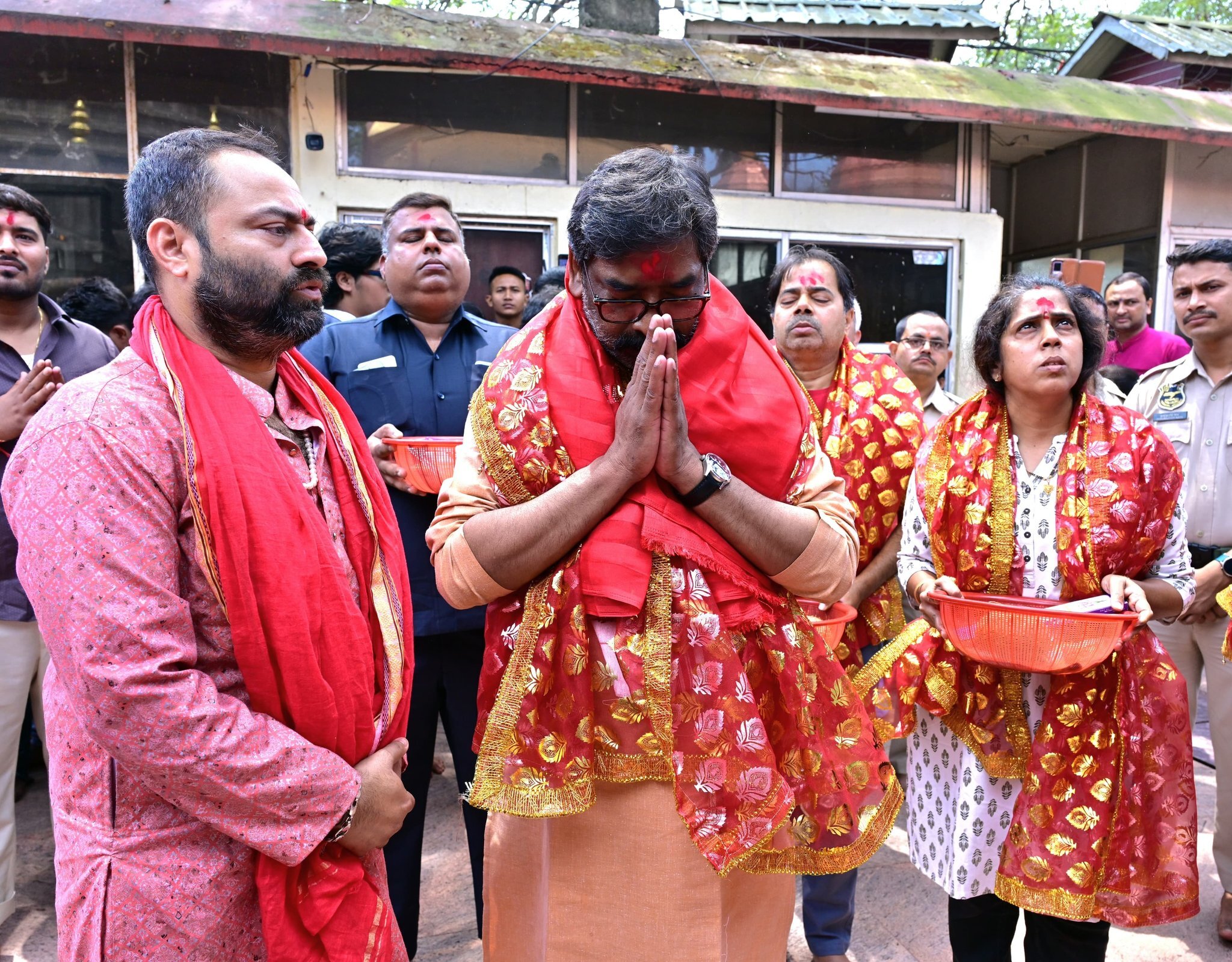Hemant Soren Kamakhya Visit: सीएम हेमंत सोरेन ने मां कामाख्या मंदिर में की पूजा, झारखंड की खुशहाली की मांगी दुआ