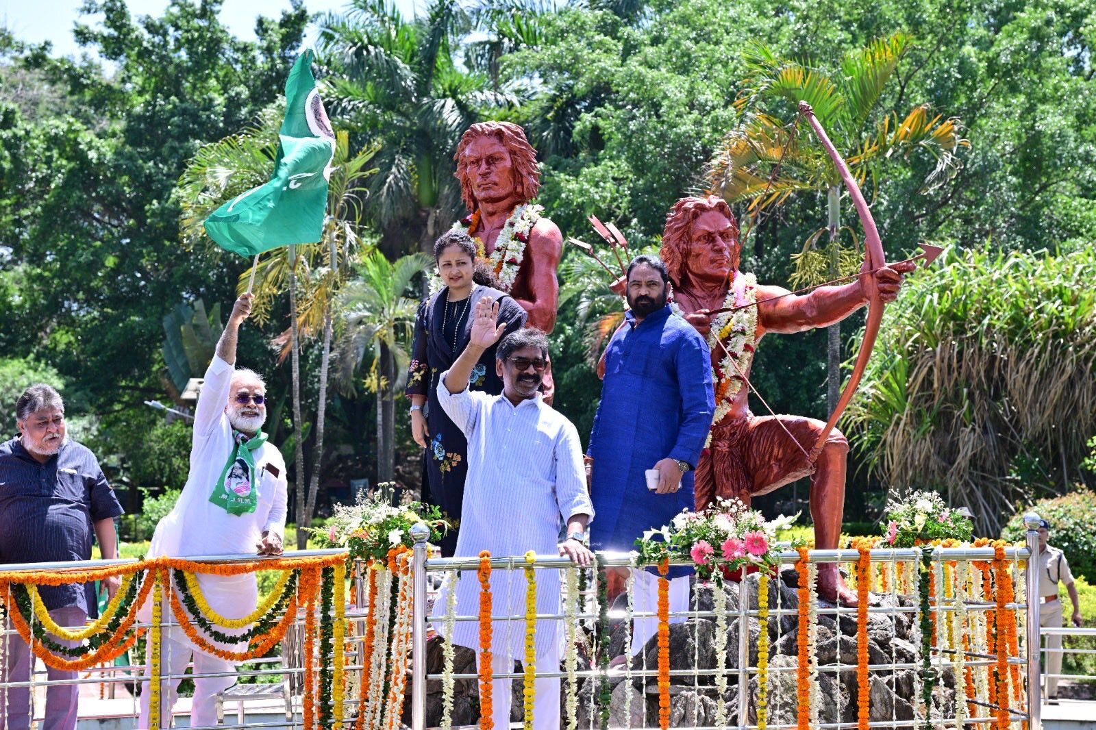 सिदो-कान्हू जयंती पर CM हेमंत सोरेन ने दी श्रद्धांजलि, कहा- संघर्ष और स्वाभिमान के प्रतीक हैं वीर सपूत |