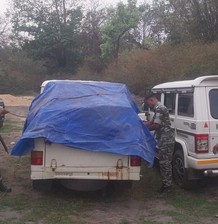 चांडिल में नकली शराब फैक्ट्री का पर्दाफाश: छापेमारी में भारी मात्रा में माल बरामद