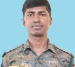 नक्सल ऑपरेशन के बीच दर्दनाक हादसा! आंधी में पेड़ गिरने से CRPF जवान की मौत, चाईबासा में शोक