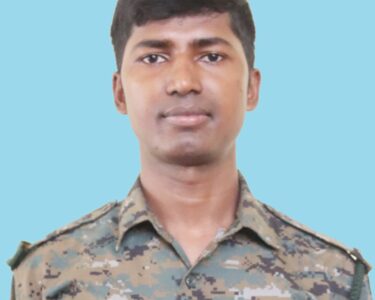 नक्सल ऑपरेशन के बीच दर्दनाक हादसा! आंधी में पेड़ गिरने से CRPF जवान की मौत, चाईबासा में शोक