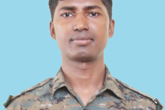 नक्सल ऑपरेशन के बीच दर्दनाक हादसा! आंधी में पेड़ गिरने से CRPF जवान की मौत, चाईबासा में शोक