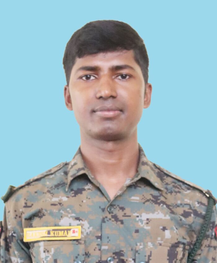 नक्सल ऑपरेशन के बीच दर्दनाक हादसा! आंधी में पेड़ गिरने से CRPF जवान की मौत, चाईबासा में शोक