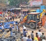 रजरप्पा मंदिर क्षेत्र में चला बुलडोजर: हाईकोर्ट के आदेश पर 254 दुकानें हटाईं, दुकानदारों ने पुनर्वास की मांग की