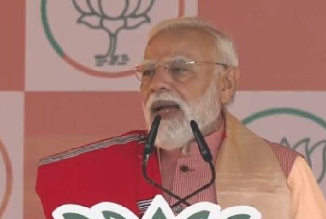 Assam Rally: पीएम मोदी का कांग्रेस पर तीखा हमला, ‘हार का शतक’ बयान से गरमाई राजनीति |