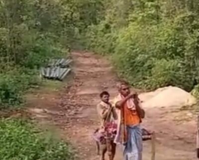 Saraikela Road Issues: सड़क के अभाव में खटिया बनी सहारा