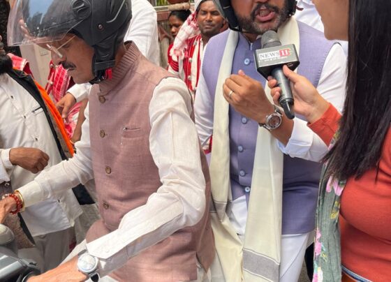 रांची दौरे पर केंद्रीय मंत्री राम मोहन नायडू, स्कूटी से शहर भ्रमण कर लोगों से की मुलाकात